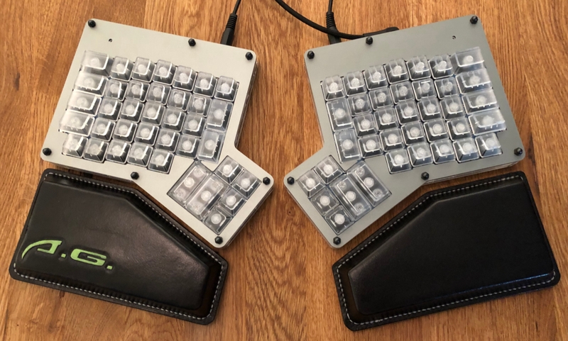 ErgoDox - self assebled splitted keyboard with plam rests